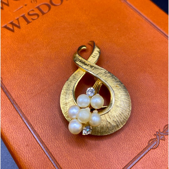 Vintage Expan Signed GoldTone Brooch/Pin Faux Pearls & Rhinestones - Picture 1 of 8